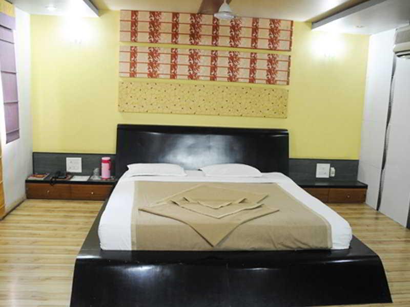 Neelkanth Paradise Hotel Ahmedabad Exterior photo