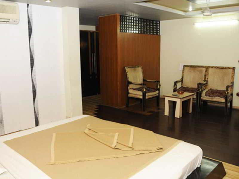 Neelkanth Paradise Hotel Ahmedabad Exterior photo